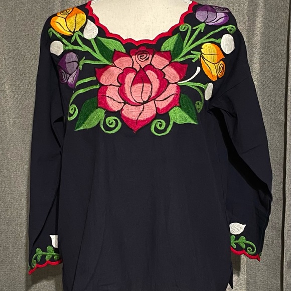 Long sleeve embroidered Mexican blouse 🌺 - Picture 1 of 2